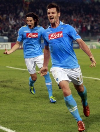 在这个足球 在这个足球